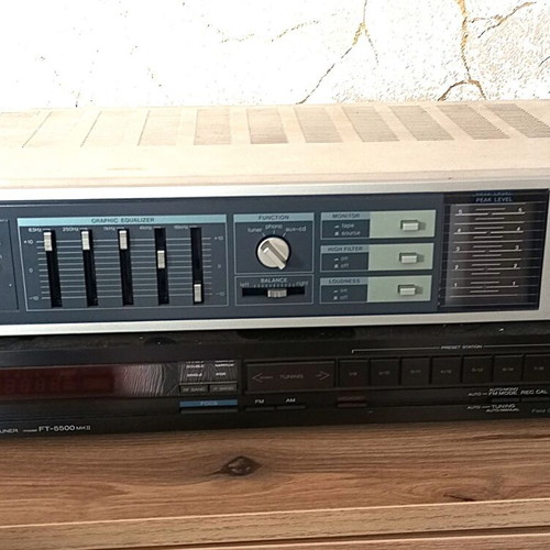 Music set tuner Hitachi and amplifier Sanyo like new