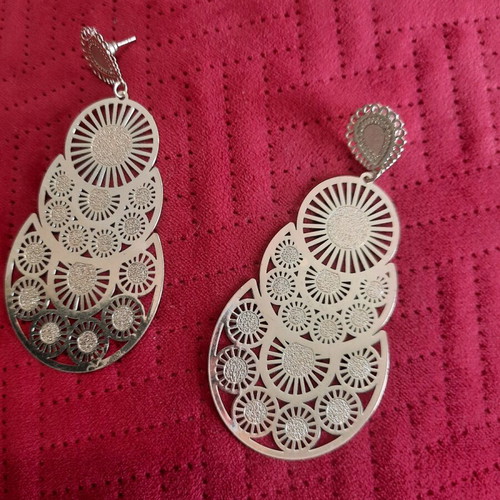 Long earrings like new, chin length