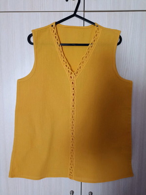 Women's sleeveless blouse new, size M, yellow