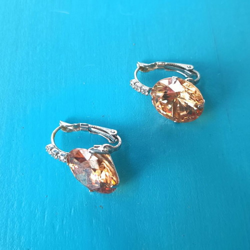 Earrings with oval champagne crystal, like new
