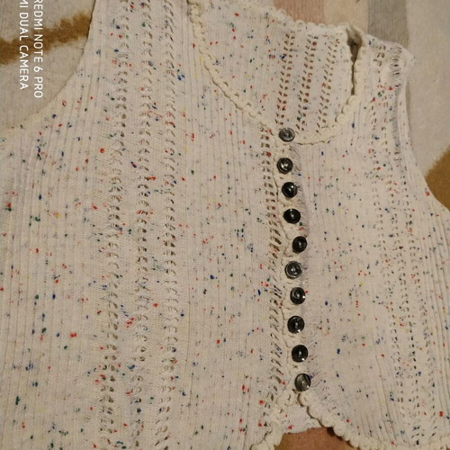 Knitted top size M like new