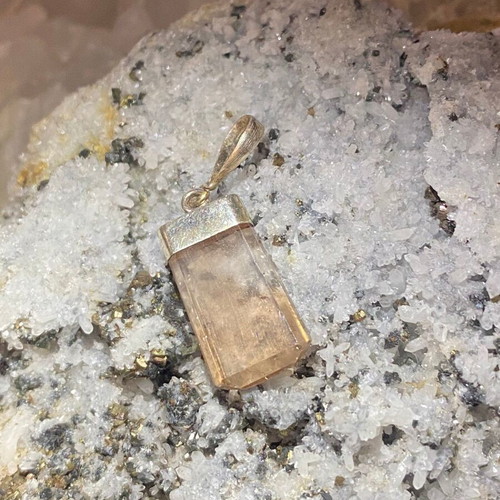 Silver Pendant with Natural Topaz new, beige
