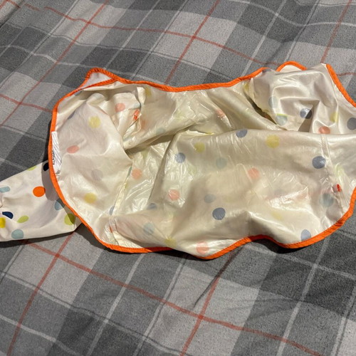 Kladdig full-body bib like new for feeding with pocket