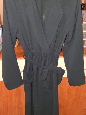 Semizie dress black like new with belt and buttons