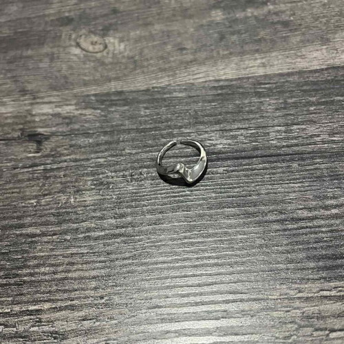 Silver ring brand new in excellent condition