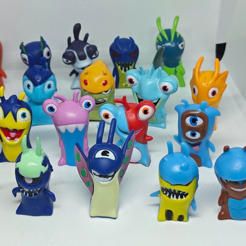 Slugterra figures set like new, collection of 24 pieces