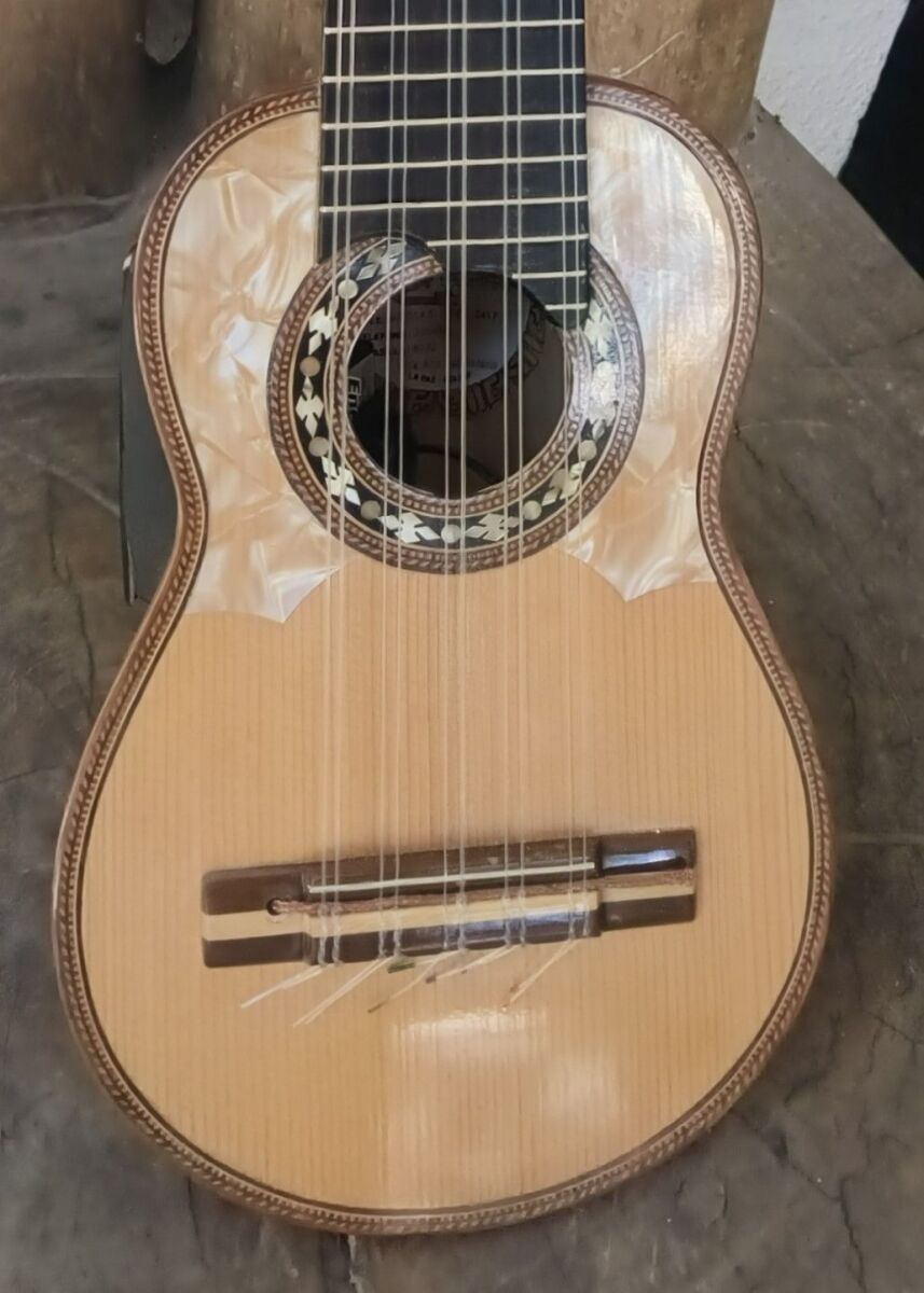 Charango like new by Juan Acha,… - € 500,00 - Vendora.cy