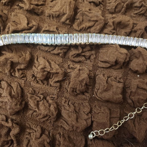 Necklace used, silver color