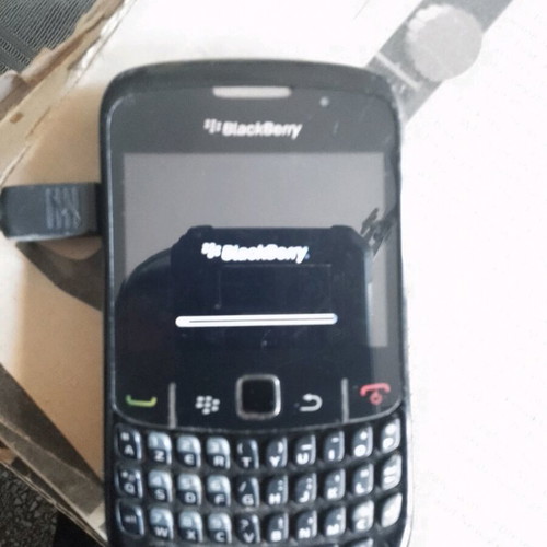 Black Berry vintage cell phones used, pack of 2 models 9500 and 8520