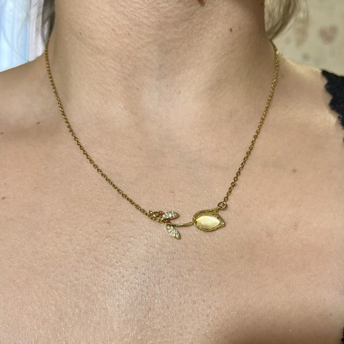 Rose necklace gold color like new