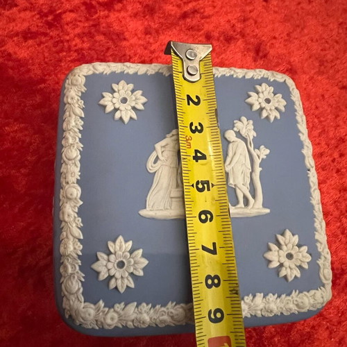 Wedgwood Jasperware porcelain box like new