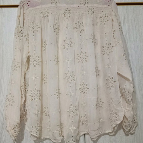 Zara shirt like new with embroidery and balloon sleeves size L