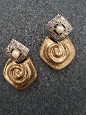 Vintage earrings used with 925 silver and gold-plated bronze