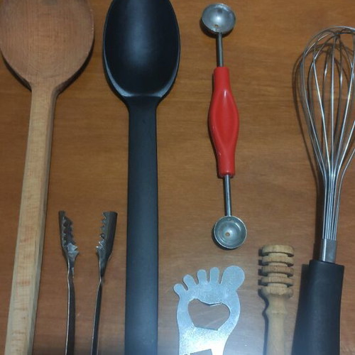 Kitchen tools used without black spoon