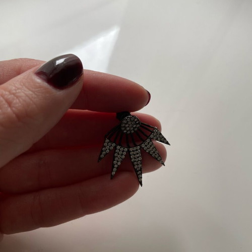 Single earring with zircon like new, stylish for all uses
