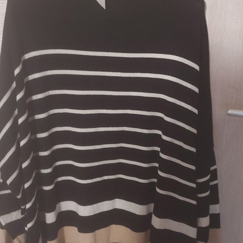 Oversized thin knit sweater one size like new, black and white