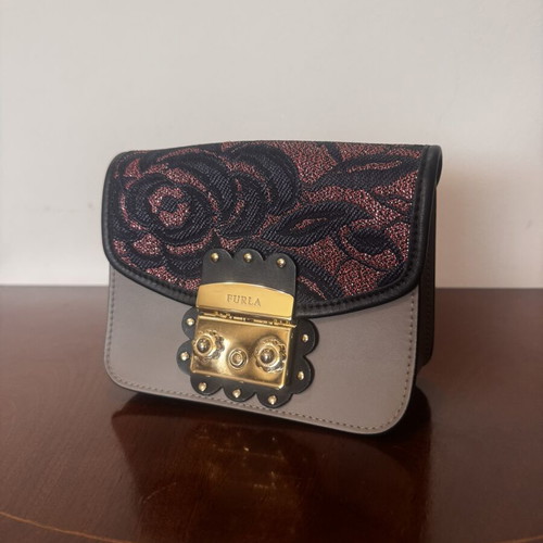 Furla Metropolis crossbody bag like new, beige