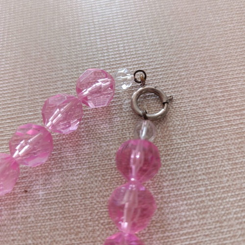 Retro pink beaded necklace