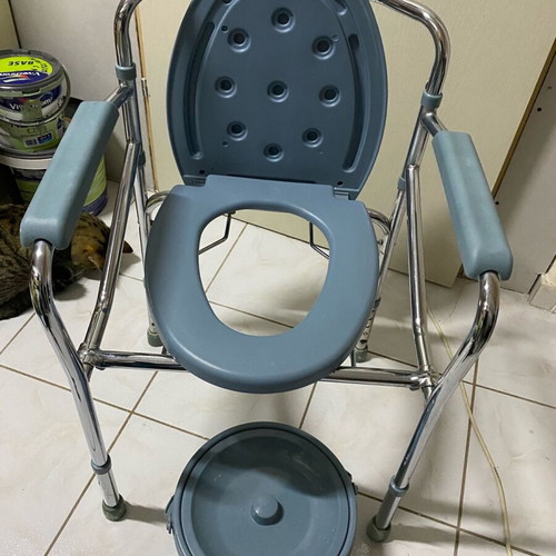 WC toilet chair in excellent condition, lightly used