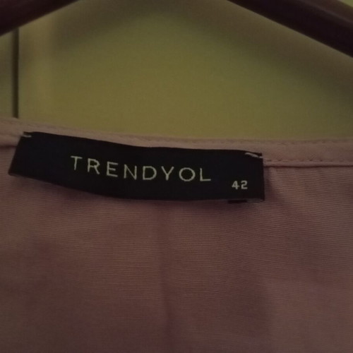 Trendyol Lilac Shirt with Cutout Designs Large Like New