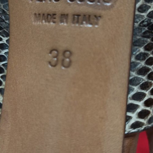 Vicini leather heels beige new, size 38