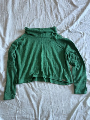 Secret green thin turtleneck sweater like new, size S