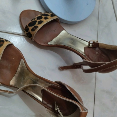 Sandal color tabba used size 39