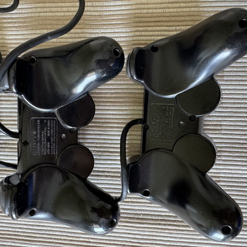 PlayStation 2 authentic controllers, pack of 2