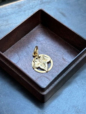 Gold Platanofyllo 14K new with authenticity stamp