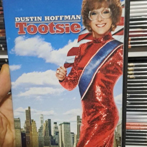 Tootsie DVD used, comedy social with subtitles