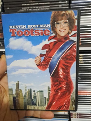 Tootsie DVD used, comedy social with subtitles