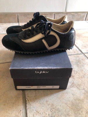 Byblos women's leather shoe size 37 black like new