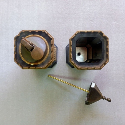 Vintage table lighter & case "towers" - Hong Kong 1970s