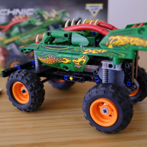 Lego 42149 Monster Jam Dragon Technic 2-in-1 Pull Back Truck like new