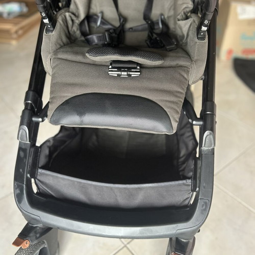 Inglesina Aptica XT stroller set like new with frame, reversible seat and car seat