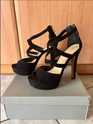 Migato high-heeled sandals like new, black with gold zipper