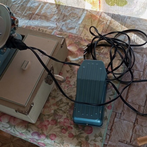 Mercedes sewing machine new with foot pedal and case