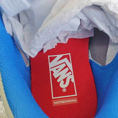 Vans athletic shoes new, size 44, white and blue