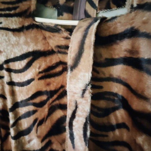 Leopard dress size 50 like new, winter with belt