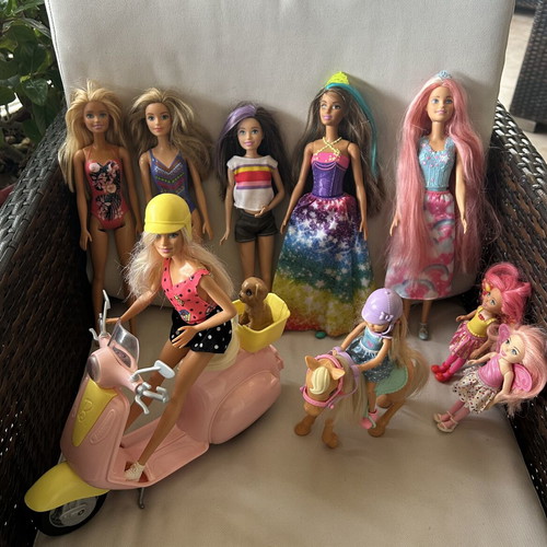 Barbie Vespa with 6 Barbie dolls and pony with 3 Chelsea dolls like new