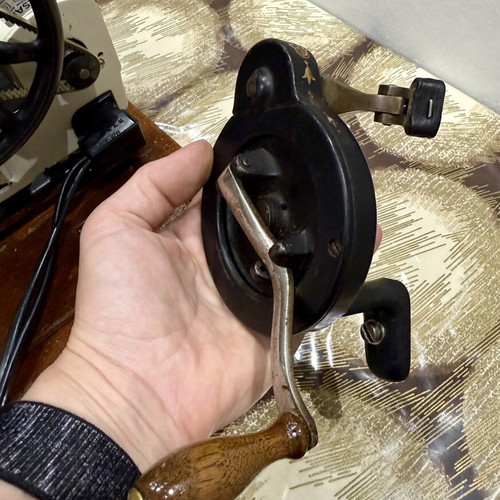 Singer vintage sewing machine used, motorized