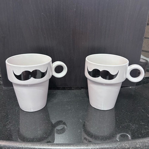 Mugs set of 2 like new