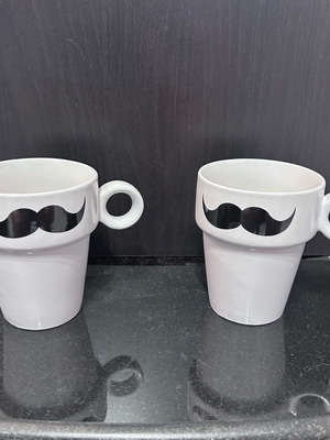 Mugs set of 2 like new