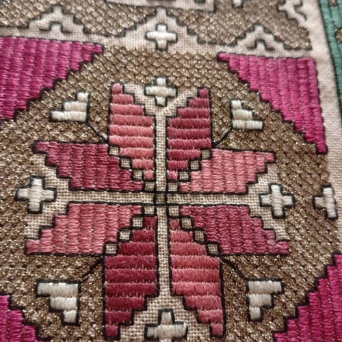 Runner central with handmade embroidery and rich fringes new