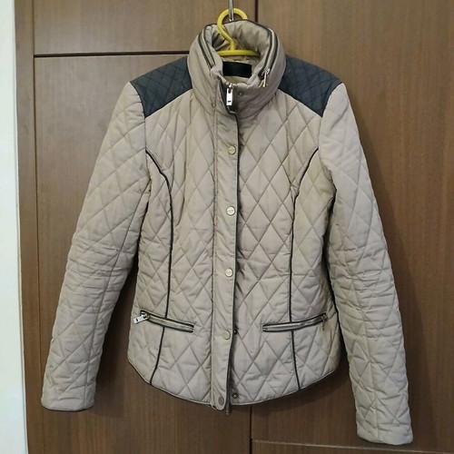 Beige autumn jacket like new with black details