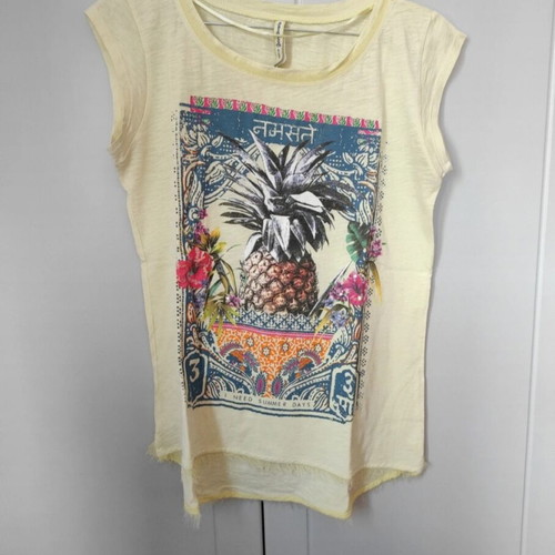 Stradivarius T-shirt like new, colorful yellow, size L