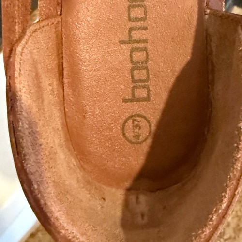 Boohoo Closed Woven Sandals New Size 37 Tan