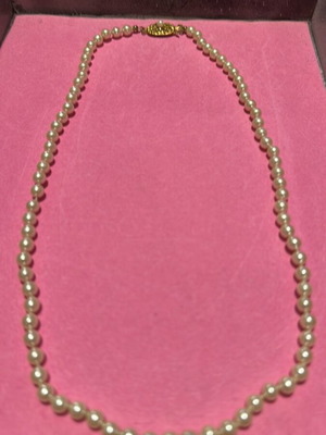 Pearl necklace vintage, like new, 59 cm with unique clasp