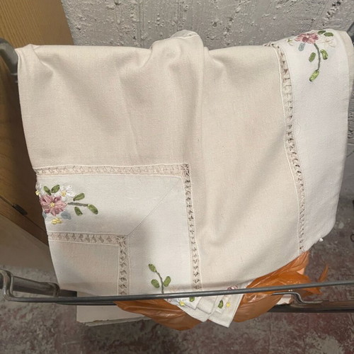 Decorative woven linens like new, pack of 30+ pieces