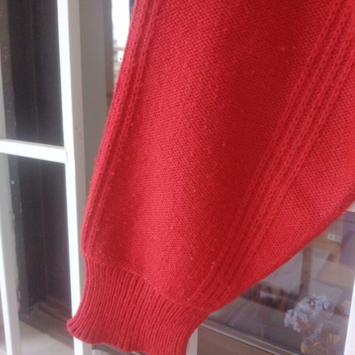 Courezze women's wool sweater size M, L like new, red